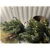Image 7 : Christmas Tree & Decor