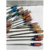 Image 2 : Large Assortment of Screwdrivers