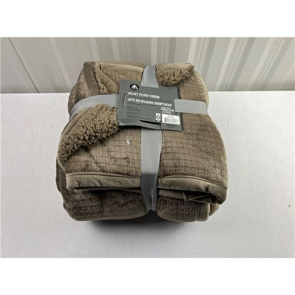 Home Trends Velvet Plush Throw