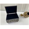 Image 3 : Jewelry Box and Vase