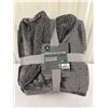 Image 1 : Oversized Velvet Loft Throw