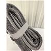 Image 3 : Oversized Velvet Loft Throw