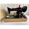 Image 2 : Singer Sewing Machine