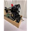 Image 4 : Singer Sewing Machine
