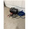 Image 1 : Holding Air Tank with accessories