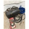 Image 2 : Holding Air Tank with accessories