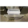 Image 3 : SAMSUNG 36" WIDE STAINLESS STEEL FRENCH DOOR FRIDGE WITH BOTTOM FREEZER DRAWER