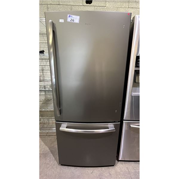 PROFILE 30" WIDE STAINLESS STEEL SWING DOOR FRIDGE WITH BOTTOM FREEZER DRAWER