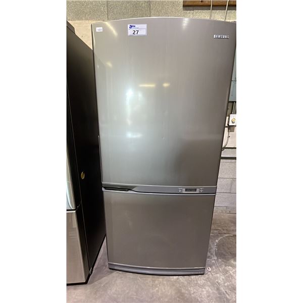 SAMSUNG 32" WIDE STAINLESS STEEL SWING DOOR FRIDGE WITH BOTTOM FREEZER