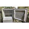 Image 2 : VITARA 24" WIDE SWING DOOR FRIDGE WITH TOP FREEZER