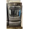 Image 7 : MAYTAGE MAXIMA HE FRONT LOAD WASHER & DRYER SET WITH PEDESTAL DRAWERS