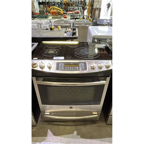 PROFILE TRUETEMP 5-BURNER FLAT TOP RANGE WITH CONVECTION OVEN