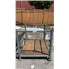 Image 1 : EMPTY METAL WIRE BIN