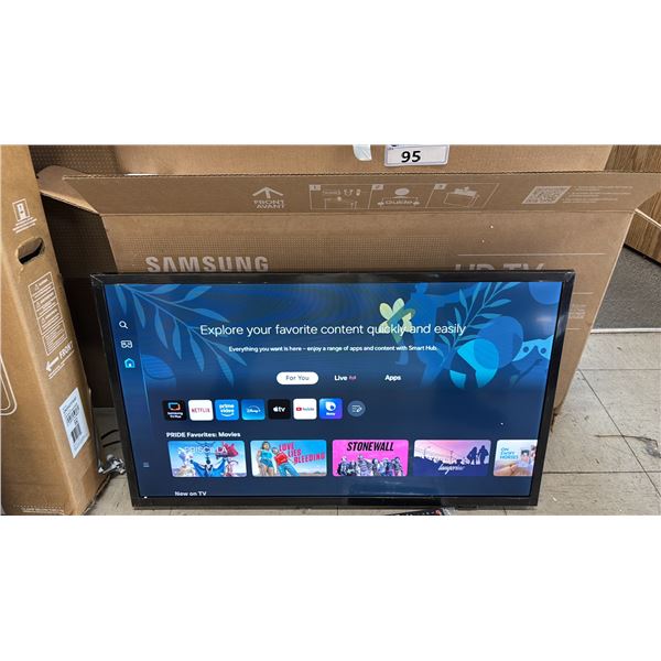 SAMSUNG 32" HD H5000 SMART TV WITH REMOTE & BOX