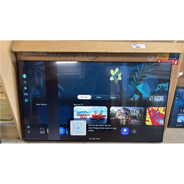 SAMSUNG 55" CRYSTAL UHD U7900F 4K SMART TV WITH STAND *NO REMOTE/WIDE VERTICAL BAR DOWN LEFT SIDE