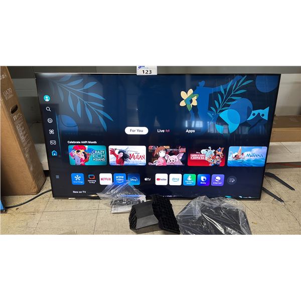 SAMSUNG 55" QLED 4K Q80C TV WITH STAND & REMOTE
