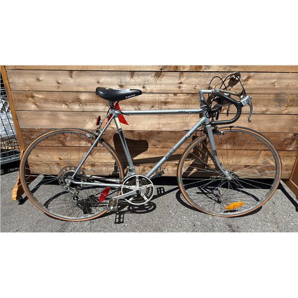 SEARS FREE SPIRIT 10 SPEED ROAD BIKE