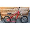 Image 1 : SINGLE SPEED CHOPPER-STYLE BIKE
