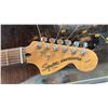 Image 3 : SQUIRE STRATOCASTER ELECTRIC GUITAR