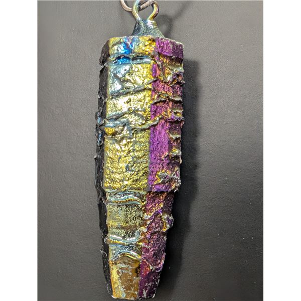 SILVER(APP 13G), RAINBOW TITANIUM AURA QUARTZ NECKLACE 18'', SUGGESTED RETAIL VALUE $200