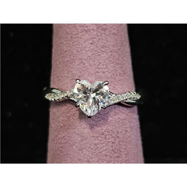 *NEW* STERLING SILVER 1CT HEART CUT SIMULATED DIAMOND (CZ) TWIST RING: SIZE 7.5