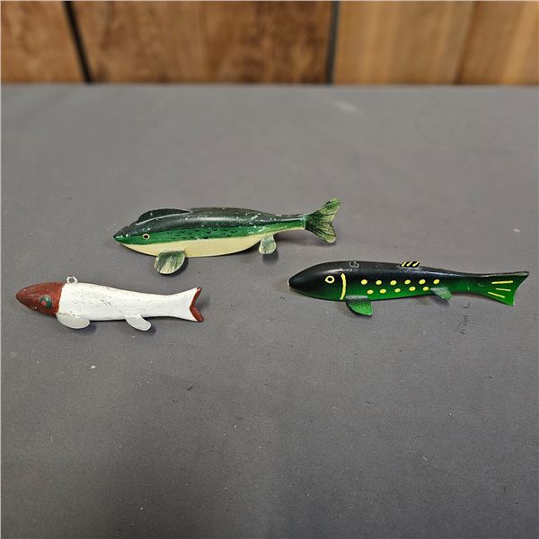 (3) VINTAGE WOOD FISHING LURES WITH METAL FINS