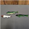 Image 1 : (3) VINTAGE WOOD FISHING LURES WITH METAL FINS