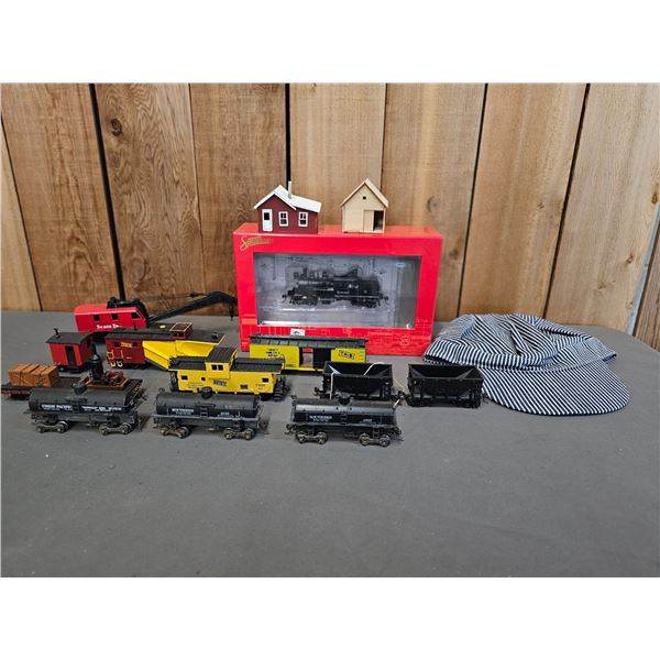 SPECTRUM HO TRAIN LOCOMOTIVE, COSTUME CONDUCTOR CAP & BOX OF ASSORTED TRAIN MODELS & ACCESSORIES