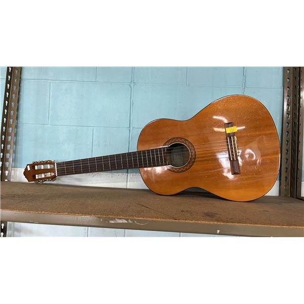 YAHAMA C40 ACOUSTIC GUITAR