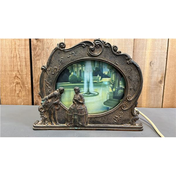 VINTAGE 1930S "SCENE-IN-ACTION" MOTION LAMP: *LIGHTS UP/NO CYLINDER/PLUG NEEDS REPAIR*