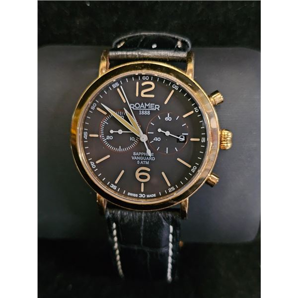 CHRONOGRAPH WATCH WITH TEXTURED LEATHER STRAP