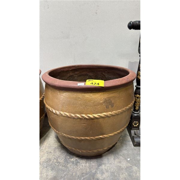 LARGE DECORATIVE PLANTER POT 27.5" X 25.5"