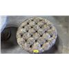 Image 3 : LARGE ROUND DECORATIVE TUFTED CUSHION BENCH 41" X 22"