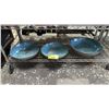 Image 1 : 3 POTTERY PLATES/BOWLS