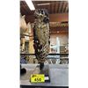 Image 3 : GOLDEN PHOENIX WOOD CARVING ON STAND & FLORAL CANDLE STAND