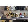 Image 3 : SHELF OF ASSORTED DECOR INCLUDING; DESK CLOCK, BOOK HOLDER STAND, JEWELRY & MORE