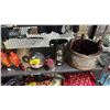 Image 3 : SHELF OF ASSORTED DECOR INCLUDING; CHINESE MOTIF TEAPOT, VASES, CONTAINERS & MORE
