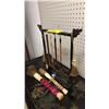 Image 2 : CHINESE DRAGON MOTIF CALLIGRAPHY BRUSH HOLDER WITH ASSORTED CALLIGRAPHY BRUSHES