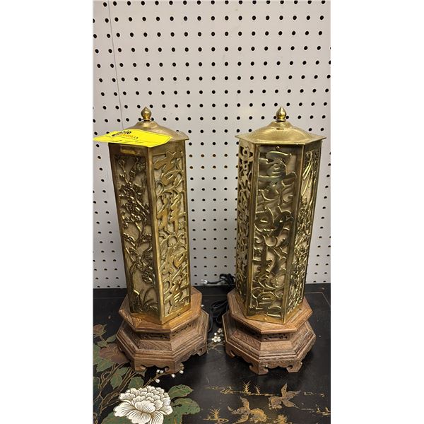 PAIR OF CHINESE MOTIF LAMPS *NO PLUG, OPEN WIRES*