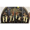 Image 2 : ROUND 4-PANEL PAINTED & CARVED CHINESE MOTIF BARRIER