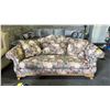 Image 1 : SCHNADIG FLORAL SOFA