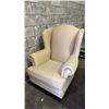 Image 2 : PATTERNED FABRIC LOUNGE CHAIR