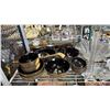 Image 2 : SHELF OF ASSORTED ITEMS INCLUDING; GLASS BOWLS, VASE, DINNER BOWLS & MORE