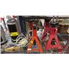 Image 3 : SHELF OF ASSORTED ITEMS INCLUDING; AXLE STANDS, DESK HEATERS, DIGITAL CAMERA & MORE