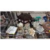 Image 2 : SHELF OF ASSORTED ITEMS INCLUDING; CRYSTAL FLOWERS, FRAMED MIRROR, PLANTER STAND & MORE