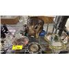 Image 3 : SHELF OF ASSORTED ITEMS INCLUDING; CRYSTAL FLOWERS, FRAMED MIRROR, PLANTER STAND & MORE