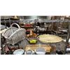 Image 1 : SHELF OF ASSORTED ITEMS INCLUDING; BASKETS & LARGE ORNATE DISH