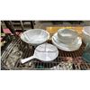 Image 2 : SHELF OF ASSORTED ITEMS INCLUDING; BOWLS, PLATES, COOKIE CONTAINERS & MORE