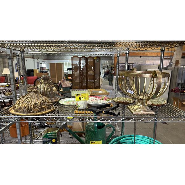 SHELF OF ASSORTED ITEMS INCLUDING; ORNATE SHELVES, FRUIT BOWL, DISHES, COLLECTIBLE PLATE STANDS &