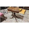 Image 2 : SMALL 1 DRAWER TABLE 14" X 24" X 22"